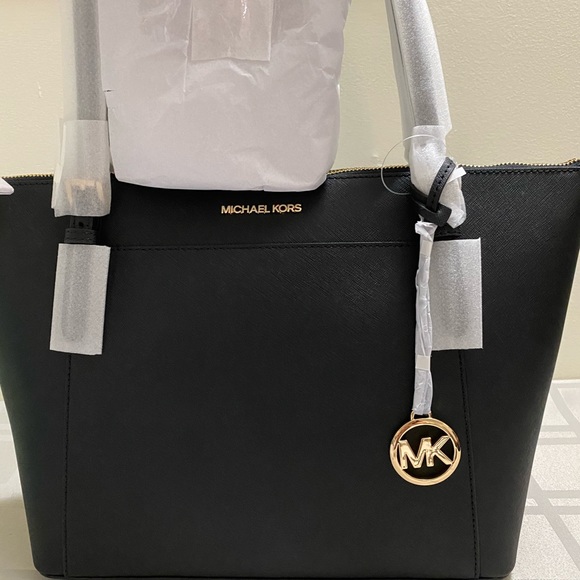 Selling mk bag - Picture 2 of 3